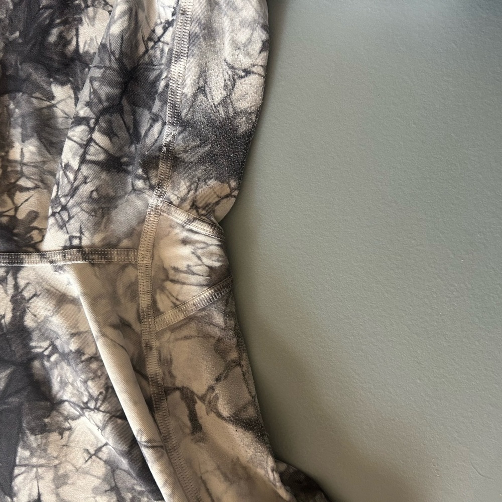 Lululemon Athletica Monochrome Tie-Dye Capris - Picture 6 of 9